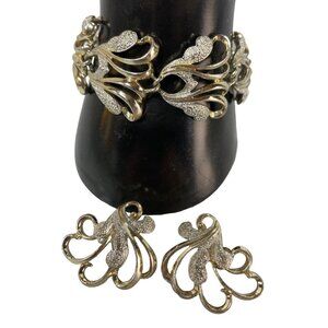 Sarah Coventry Goldtone Silver Clip on Earrings w/ Clasp Matching Bracelet Marca